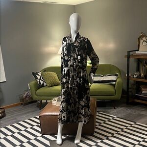 Banana Republic Black and White Long Sleeve Dress